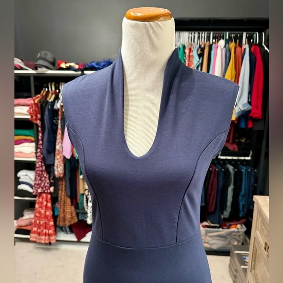 Navy, form-fitting sheath dress; size L - Picture 3 of 3